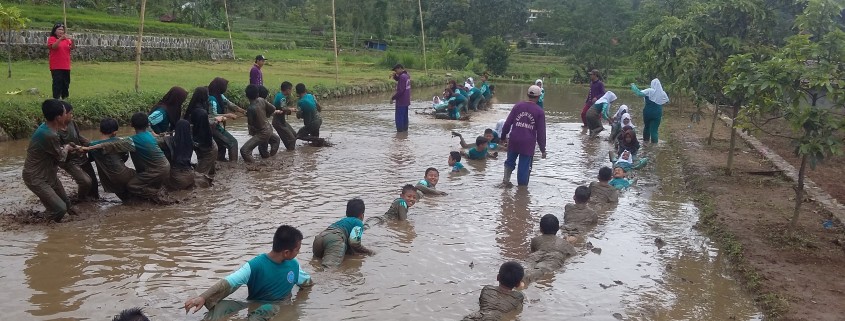 outbond - BERANI BEKERJA KERAS 01